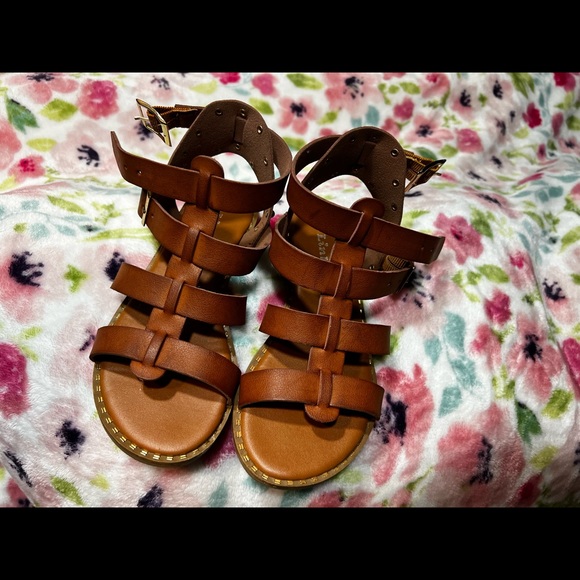 Girls size 12 shoe bundle. 5 pair. 🚨Sold🚨 - Picture 3 of 7